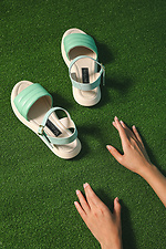 Offene Sandalen aus mintgrünem, gestepptem Leder  4205560 Foto №3
