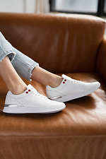 Кожаные летние кроссовки в дырочку белого цвета 8018570 фото №11