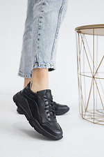 Черные кожаные кроссовки для города на осень  8018571 фото №1