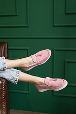 Замшевые туфли лоферы розового цвета с кисточками  8018574 фото №2