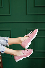Замшевые туфли лоферы розового цвета с кисточками  8018574 фото №3