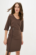 Офісна пряма сукня IMAGE коричневого кольору з поясом Garne 3037576 фото №1