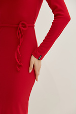 Трикотажное облегающее платье миди в рубчик красного цвета с длинными рукавами Garne 3039577 фото №3