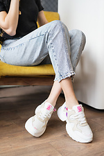 Женские кожаные кроссовки бежевые перфорированные на платформе  8018579 фото №12