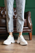 Женские кожаные кроссовки белого цвета перфорированные на платформе 8018580 фото №13
