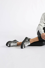 Schwarze bedruckte Ledersneaker mit weißen Schnürsenkeln  4205586 Foto №6