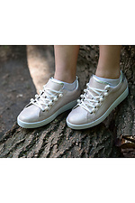 Sommerlicher leichter Sneaker aus echtem Leder mit Glitzer und Perlen Las Espadrillas 4101597 Foto №7