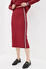 Knitted midi skirt below the knee with back slit and side stripes Garne 3039603 photo №1