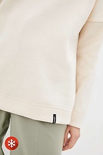 Ciepły sweter oversize LYSSI beżowy z wysokim dekoltem Garne 3037608 zdjęcie №5