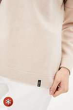 Ciepły sweter oversize w kolorze skóry LYSSI z zabudowanym dekoltem Garne 3037609 zdjęcie №5