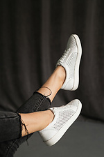 Perforierte Damen-Sneakers aus Leder mit Plateausohle  8018611 Foto №8