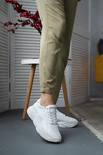 Женские кожаные кроссовки перфорированные белого цвета на платформе 8018615 фото №7