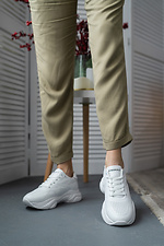 Женские кожаные кроссовки перфорированные белого цвета на платформе 8018615 фото №8