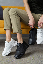 Женские кожаные кроссовки перфорированные белого цвета на платформе 8018615 фото №12