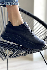 Женские кожаные кроссовки черного цвета на платформе  8018616 фото №4