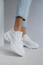 Жіночі шкіряні кросівки білого кольору на платформі  8018619 фото №1
