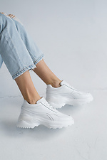 Женские кожаные кроссовки белого цвета на платформе  8018619 фото №7