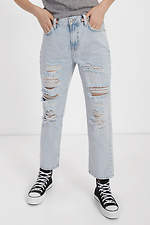 Jasne damskie jeansy z przetarciami i frędzlami na kolanach  4014624 zdjęcie №1