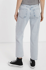 Светлые женские джинсы с рванкой и бахромой на коленах  4014624 фото №3