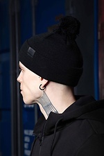 Черная зимняя шапка с помпоном и отворотом Custom Wear 8025638 фото №2