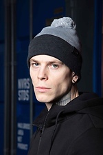 Полушерстяная зимняя шапка с помпоном и отворотом Custom Wear 8025639 фото №1