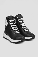 Damen-Winterstiefel im sportlichen Stil auf einer massiven Plattform 4205640 Foto №2