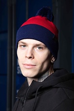 Красная зимняя шапка с помпоном и отворотом Custom Wear 8025642 фото №1