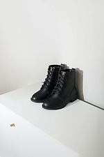 Демисезонные кожаные ботинки черного цвета на шнурках 4205643 фото №1