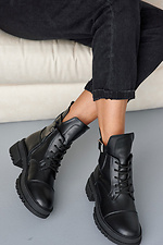 Демісезонні жіночі черевики із чорної натуральної шкіри із пряжкою  8019643 фото №2