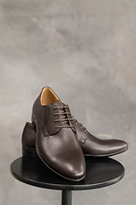 Чоловічі класичні туфлі з натуральної шкіри коричневого кольору  8018648 фото №1