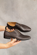 Мужские классические туфли из натуральной кожи коричневого цвета  8018648 фото №3