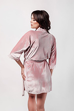 Розовый домашний халат на запАх короткий из бархата с кружевом L'amore 4026654 фото №2