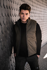 Двухсторонняя мужская жилетка безрукавка с капюшоном Custom Wear 8025659 фото №19