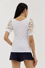 Weiße elegante Bluse mit kurzen Spitzenärmeln Garne 3038675 Foto №5