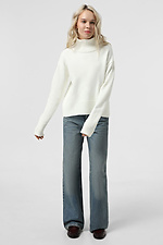Weißer Damen-Strickpullover mit hohem Kragen  4038682 Foto №2