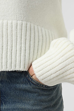 Weißer Damen-Strickpullover mit hohem Kragen  4038682 Foto №4