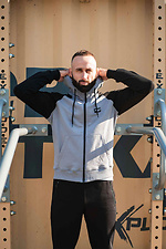 Спортивная серая кофта зиппер с капюшоном и черными рукавами Custom Wear 8025684 фото №2