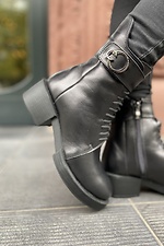 Высокие кожаные ботинки зимние с пряжкой на небольшом каблуке 4205701 фото №3