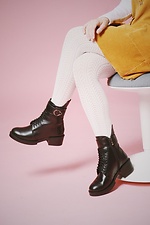 Высокие кожаные ботинки зимние с пряжкой на небольшом каблуке 4205701 фото №5
