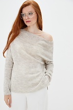 Beżowy sweter z szerokim dekoltem  4037704 zdjęcie №1