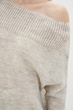 Beżowy sweter z szerokim dekoltem  4037704 zdjęcie №4