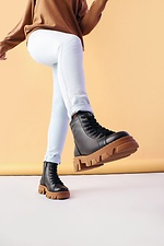 Черные зимние кожаные ботинки на коричневой подошве 4205705 фото №4