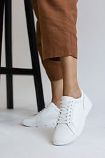 Белые женские кроссовки из натуральной кожи 8018713 фото №2