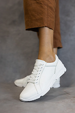 Белые женские кроссовки из натуральной кожи 8018713 фото №4