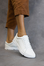 Белые женские кроссовки из натуральной кожи 8018713 фото №5