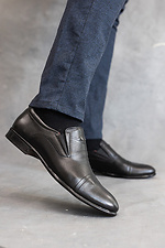 Черные классические туфли мужские из натуральной кожи 8018719 фото №1