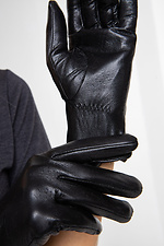 Осінні шкіряні рукавички на флісі чорного кольору  4007731 фото №6