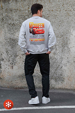 Isoliertes Fleece-Sweatshirt in Übergröße mit Mcqueen-Aufdruck, grau Without 8055738 Foto №2
