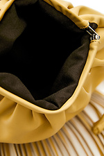 Желтая сумка бохо с бахромой на длинном ремешке  4007747 фото №4