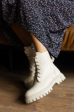 Теплые осенние ботинки берцы на байке молочного цвета 8018747 фото №2